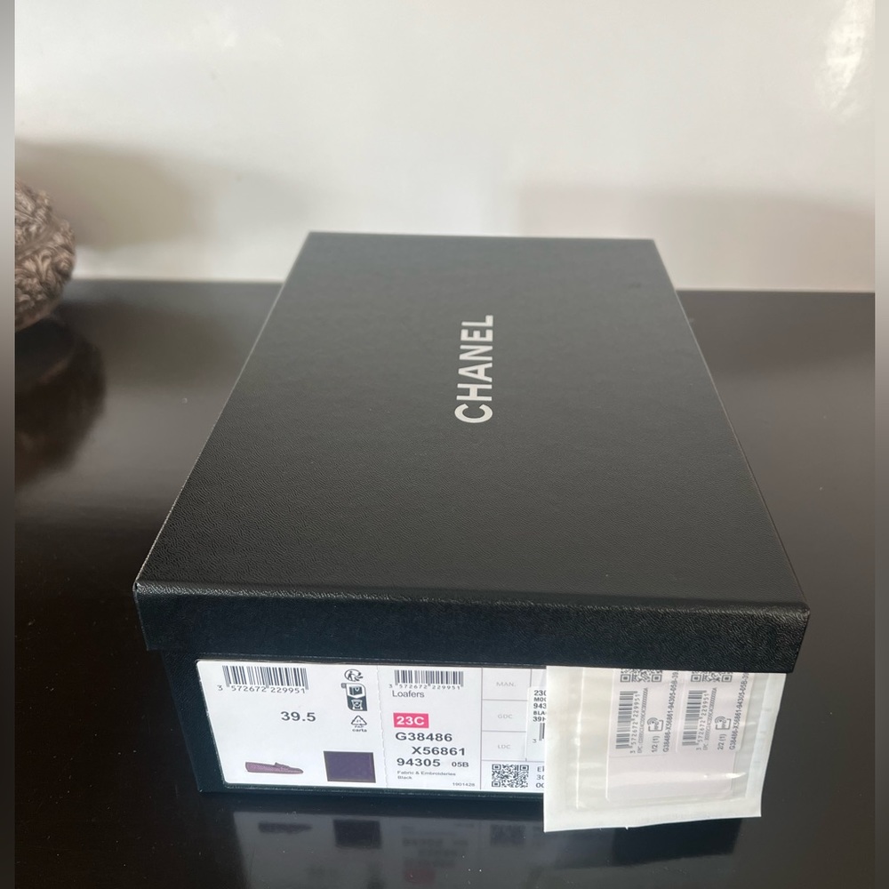A Beautiful BRAND NEW fabric & embroidered pair of CHANEL Moccasin loafers 39.5 - Picture 11 of 15